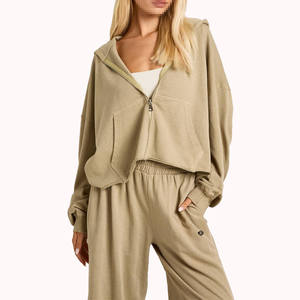 Conjunto de Sudadera Corta con Cremallera y Pantalones Deportivos de Corte Holgado para Mujer, Ropa Deportiva de Felpa Suave para Venta al por Mayor de Marca Privada - Product Image 3