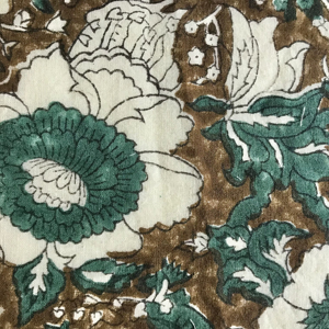Tela de Algodón Estampada a Mano con Diseño Floral Tradicional Indio Mughal en Verde Azulado, Marrón y Marfil - Product Image 1