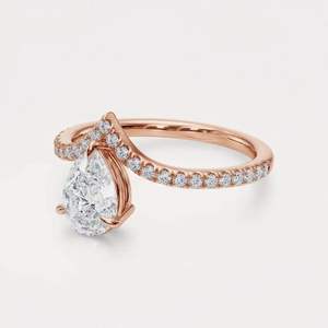 แหวนเพชรทรงลูกแพร์เพาะเลี้ยงในห้องปฏิบัติการ พร้อมวงแหวนโค้งประดับเพชรแบบพาเว่ ตัวเรือนทองคำ 18K สีโรสโกลด์/ไวท์โกลด์/เยลโลว์โกลด์ ชุบโรเดียม หรูหรา ได้รับการรับรองจาก IGI - Product Image 2