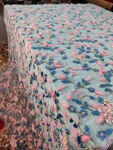 Tissu en dentelle brodée bleu clair de luxe avec applique florale rose 3D et perles tissées pour accessoires - Product Image 2