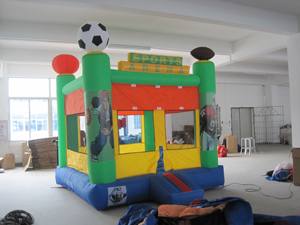 Château gonflable de football et de rugby pour l'aventure des enfants en garderie ou en parc d'aventure - Product Image 3