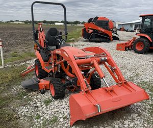 Tracteur agricole compact Kubota 4x4 d'occasion avec chargeur frontal et pelle arrière – Mini-tracteur pour l'agriculture - Product Image 1