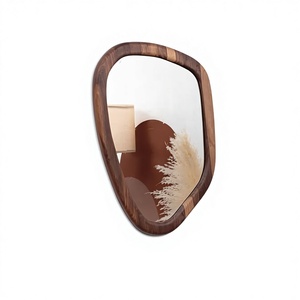 Miroir mural Art Déco KALATRI fait main, écologique, léger, rond, asymétrique, design ondulé irrégulier, cadre en bois véritable - Product Image 1