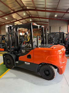 Nueva Carretilla Elevadora Diésel de 2 Toneladas con Tracción en las Cuatro Ruedas, Transpaleta Motorizada con Mástil de 2/3 Etapas para Uso en Interiores, 5 Años de Garantía - Product Image 3