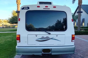 Usado 2024 para EuroVan Winnebago Rialta TravelComfort FamilyAdventure Left Coupe Turbo R15 Cuero Oscuro Automático - Product Image 2