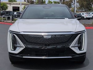 Cadillac LYRIQ 2025 d'occasion, propre, luxe, électrique, transmission intégrale - Product Image 2