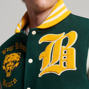 Veste universitaire en cuir 100% laine pour homme, sur mesure OEM, col montant, broderie en chenille, manches en cuir de mouton, devant haut de gamme - Product Image 2