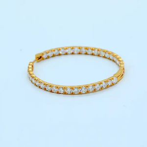 Pendientes de Aro con Diamantes Redondos Creados en Laboratorio con Engaste Pavé, Oro Amarillo de 14K, Regalo para Mujer - Product Image 3