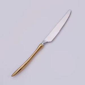 Couverts de luxe à manche bleu incurvé, tête dorée, idéal pour les réunions de famille, les fêtes et les célébrations spéciales, en provenance d'Inde - Product Image 2