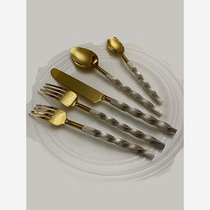 Meilleure vente en acier inoxydable plaqué or couteau fourchette cuillère ensemble incroyable poignée torsadée dans une boîte-cadeau Design élégant ensemble de couverts - Product Image 1