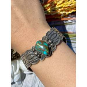 Bracelet manchette tendance Freddie Maloney en turquoise Royston et argent sterling, fait main Navajo - Product Image 2