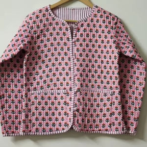 Chaqueta de retales hecha a mano, chaqueta acolchada de algodón, chaqueta acolchada, chaqueta de invierno, abrigo corto, regalo para ella, chaqueta reversible - Product Image 1