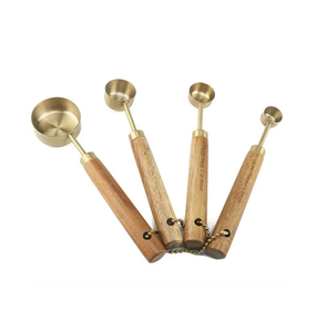 Tazas y cucharas medidoras de latón y madera de acacia de alta calidad Diseño grabado Perfecto para utensilios de cocina y utensilios de cocina disponibles - Product Image 6