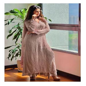 Haut brodé en fausse georgette de fabrication indienne et travail Plazo Dupatta Vêtements de bureau décontractés à la mode avec une touche élégante pour les fêtes - Product Image 1