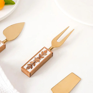 Juego de queso de metal con mango de madera hecho a mano de diseño único con juego de 3 cortador de herramientas de queso a precio barato - Product Image 6