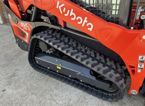 Chargeuse compacte sur chenilles Kubota SVL97-2 avec pack forestier et broyeur industriel pour travaux extérieurs intensifs - Product Image 5