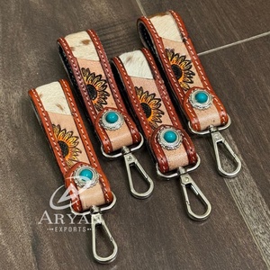 Porte-clés mousqueton en cuir repoussé à la main avec motif tournesol en peau de vache et pierre turquoise Porte-clés en cuir véritable Petits porte-clés - Product Image 1