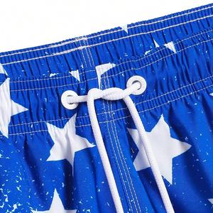 กางเกงขาสั้นลำลองผู้ชายพิมพ์ลายธงชาติสหรัฐอเมริกาคุณภาพสูง แฟชั่นใหม่ปี 2024 ระบายอากาศได้ดี แห้งเร็ว ผ้ายืด/โพลีเอสเตอร์ เหมาะสำหรับออกกำลังกาย - Product Image 4