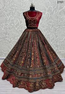 Magnifique Lehenga Choli avec patch Kali en velours brodé lourd et multicolore - Product Image 3