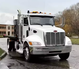 Precio al por mayor 2020 Camión Usado Peterbilt 330 de Plataforma Plana de 16 Pies con Gancho Deslizante LHD/RHD Bajo Kilometraje Envío Mundial - Product Image 2