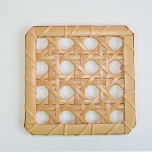 Juego de 4 posavasos cuadrados de bambú con patrón hexagonal Productos ecológicos Hecho en Vietnam Decoración de mesa al por mayor - Product Image 2