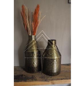 Vase à fleurs en aluminium au design moderne martelé de taille personnalisée avec finition en laiton pour la décoration intérieure Vase en métal de table - Product Image 3