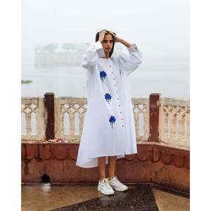 Robe chemise en crochet Lotus Sacré, col mandarin, respirante, unie, taille unique XL, longueur genou, à volants, pour tenue de loisirs - Product Image 1