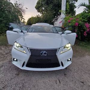 Lexus IS 300h d'occasion, édition limitée, modèle 2015 - Product Image 1