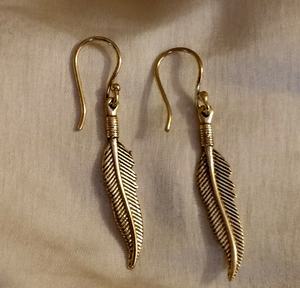 Boucles d'oreilles pendantes à la mode breloque en laiton plaqué or bijoux en laiton conception de feuilles boucles d'oreilles pendantes bijoux femmes conceptions de boucles d'oreilles - Product Image 1