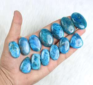 Vente en gros de cabochons en apatite néon pour la fabrication de colliers et de bijoux Pierre précieuse en apatite néon pour bijoux Mélange de formes et de tailles - Product Image 1