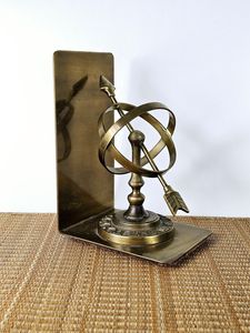 Sculpture armillaire en laiton nautique avec représentation de globe classique pour les maisons sophistiquées et les cadeaux - Product Image 4