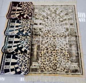 Tapis de prière turc islamique en velours gaufré de luxe, imprimé et tissé, avec pompons, tapis de culte musulman doux, OEM ODM, vente en gros - Product Image 5