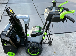 Nouvelle souffleuse à neige sans fil EGOs 24 pouces, autotractée, avec 2 batteries de 7,5 Ah - Product Image 2