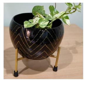 Pot de fleurs au design moderne avec finition émaillée, support design inclus, pour plantes d'intérieur, à prix raisonnable. - Product Image 4