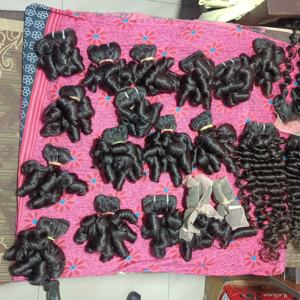 Cheveux humains Remy naturels doux 100% non traités ondulant Meilleur tissage de cheveux sans perte et sans enchevêtrement. - Product Image 1