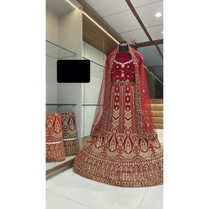 Velours Lehenga Choli de qualité supérieure parfait pour Mehendi Sangeet et les occasions spéciales avec emballage personnalisé d'Inde - Product Image 5