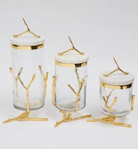 Bote de vidrio de metal de calidad superior con diseño de hojas en relieve Frascos de almacenamiento de condimentos para mostrador de cocina disponibles para exportación - Product Image 1