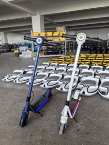 Nouveau modèle de scooter <span class=keywords><strong>électrique</strong></span> portable 130w pliable à 2 roues pour enfants avec lumière LED - Product Image 4