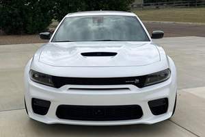 Charger Swinger Edición Especial 2023 ~22 Millas, 1 de 1000 Últimos Modelos Edición Especial Swinger, Paquete Widebody - Product Image 2