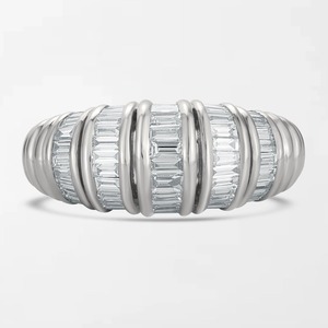 Superbe bague baguette conique en or blanc 18 carats avec 68 diamants baguette de laboratoire de 1,74 carat, pureté EF-VVS VS - Produit en gros - Product Image 1