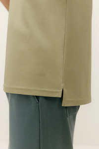 T-shirt Athlétique à Col Rond Olive pour Hommes, Ourlet à Fente Latérale, Tissu Extensible, Vêtements de Sport, Vente en Gros, Fabrication OEM, Marque Privée - Product Image 3