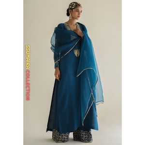 Tendances 2025 : Ensemble chemise longue droite en organza bleu sarcelle avec dupatta, style formel, broderies de cristaux et pierres Tiki, séchage rapide - Product Image 4
