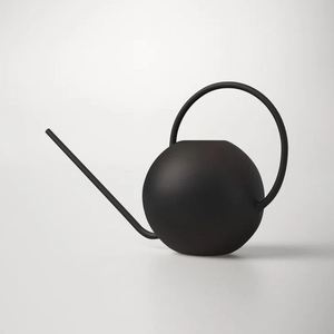 Arrosoir en fer noir classique pour plantes d'extérieur et d'intérieur fleurs, arrosoir pour maison jardin vente en gros 2023 fabriqué en inde - Product Image 4