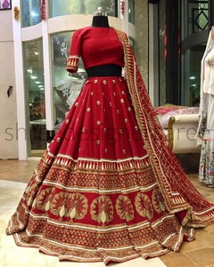 DESIGNER MARIAGE BRODERIE SEQUNCE WORK LEHENGAS CHOLI AVEC DUPATTA - Product Image 4