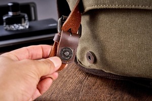 Bandolera tipo bandolera de un solo hombro de estilo retro americano europeo personalizada de lona de cuero genuino portátil duradera de - Product Image 5
