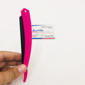 มีดโกนหนวดตรงสำหรับตัดผมมืออาชีพสีดำสีชมพูพร้อมโลโก้ที่กำหนดเองอย่างยั่งยืนด้ามจับพลาสติกสแตนเลสสำหรับใช้บนใบหน้า - Product Image 2