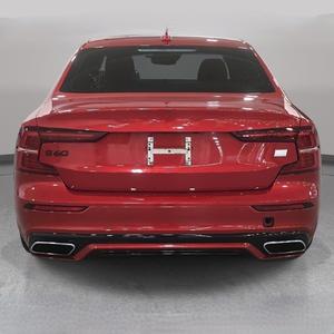 S60 Recharge T8 R-Design AWD 4D 2022 de Segunda Mano, Sedán Híbrido Enchufable de Lujo con Tracción en las Cuatro Ruedas, Vehículo Eléctrico de Gasolina de Alto Rendimiento - Product Image 4