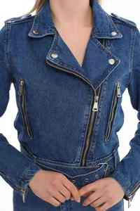 Veste en jean tendance pour femmes, style 2024, mode, déchirée, délavée à l'acide, unie, streetwear, veste en jean élégante, denim tendance - Product Image 4