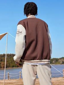 Veste universitaire universitaire personnalisée pour hommes, veste de baseball Letterman en laine à manches en cuir PU avec patchs brodés - Product Image 3