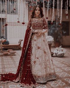 2024 último vestido de dama de honor nupcial bordado brocado Lehenga con cuentas de cristal Dupatta pesadas Dabka trabajo para boda - Product Image 1